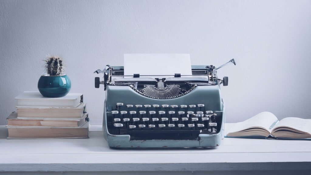 آلة كاتبة قديمة، تدوين، خلفية